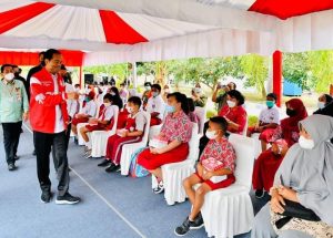 Tiba Di Kota Palu,Presiden Republik Indonesia Jokowi Tinjau Lokasi Vaksinasi Massal Covid-19.