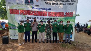 Peringati Hari Sampah Nasional, Kapolres Bangka Barat Bersama Forkopimda Laksanakan Bersih Pantai Mentok Asin