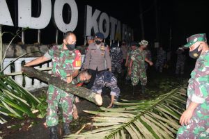 Gerak Cepat Babinsa di Lokasi Tanah Longsor.