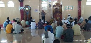 Dalam Memperat Tali Silahturahmi, Kapolres Bitung Sholat Berjamaah Di Masjid Agung Nurul Huda Kota Bitung. Berikut ini Pesan AKBP Alam Kusuma.