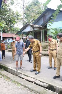 Bentuk kepedulian Pemkab Minsel,Wabup PYR berikan bantuan kepada korban banjir di Desa Matani dan Matani Satu