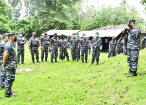 Komandan Pangkalan Utama TNI AL (Danlantamal Vlll) Manado Laksanakan Latihan Menembak Bersama Pejabat Lantamal Vlll Manado