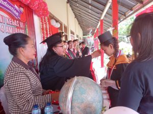 Sebanyak 14 Siswa Kelas VI SD N.4 Amurang di tamatkan, ini pesan Kepsek Tumimomor