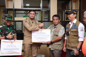 Bupati Gowa Salurkan Bantuan Penanganan Banjir dan Longsor Dari BNPB