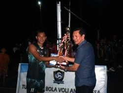 Sondakh – Warokka bersama Official, Sukses bawa Tim Bola Volly X’Teep Juara Turnamen Bola Volly Antar Desa Se-Kab.Minsel