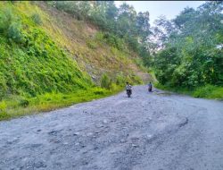 Tak kunjung selesai, Pekerjaan Proyek Jalan Tangkunei – Timbukar di keluhkan warga